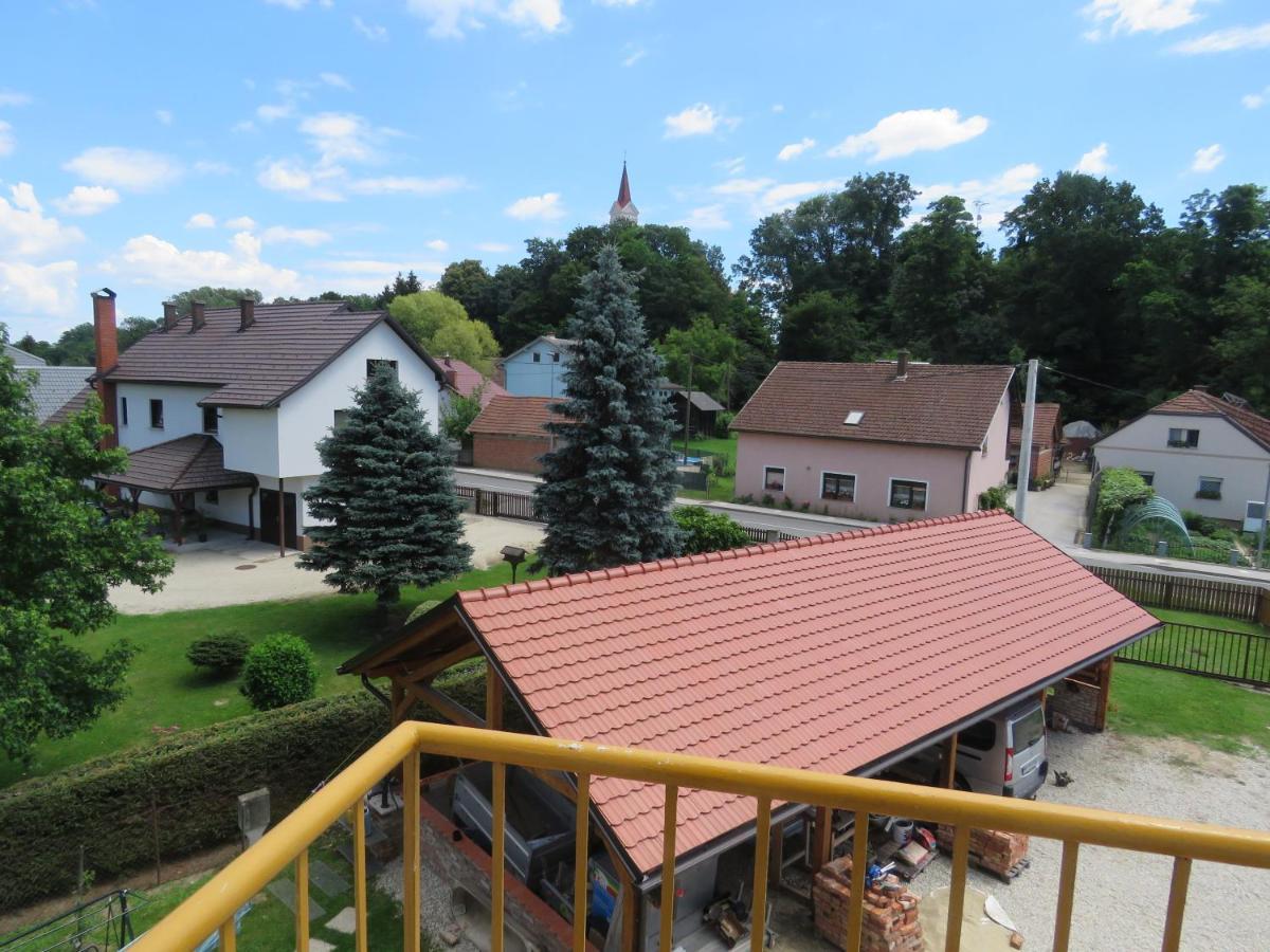Mill House Apartment And Camping ليوتومير المظهر الخارجي الصورة