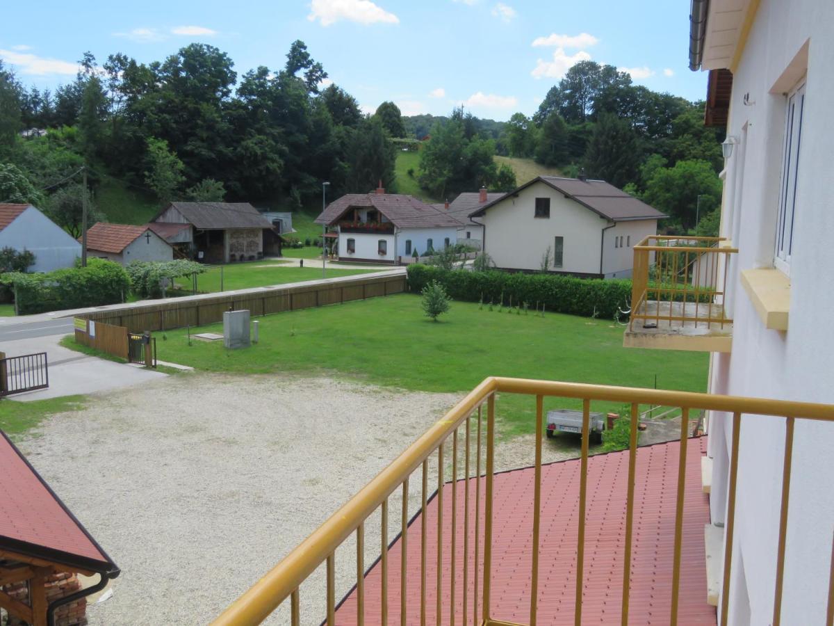 Mill House Apartment And Camping ليوتومير المظهر الخارجي الصورة