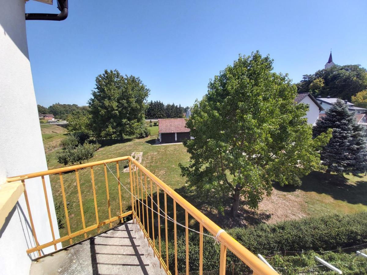 Mill House Apartment And Camping ليوتومير المظهر الخارجي الصورة
