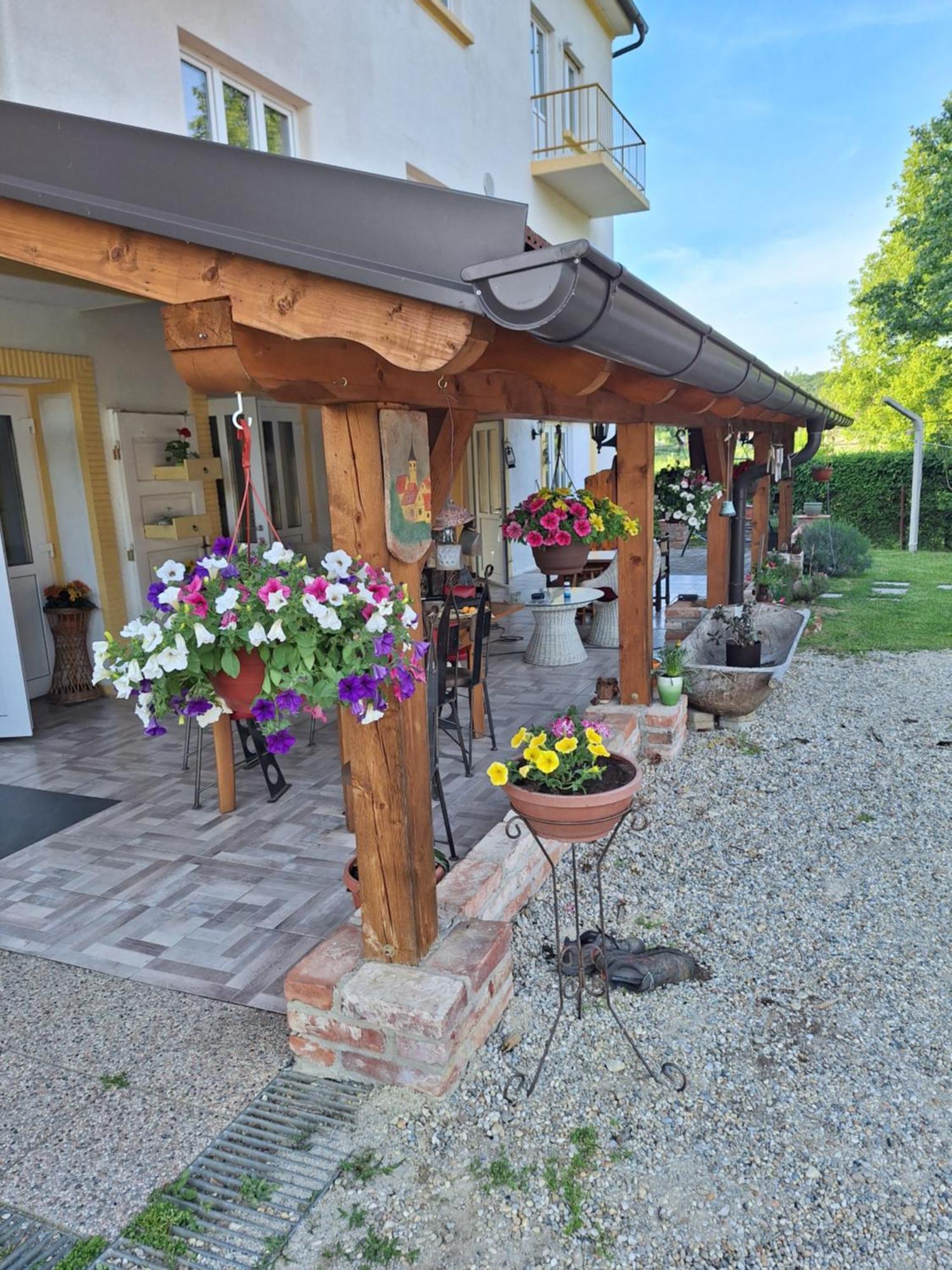 Mill House Apartment And Camping ليوتومير المظهر الخارجي الصورة