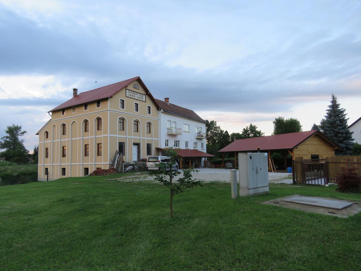 Mill House Apartment And Camping ليوتومير المظهر الخارجي الصورة