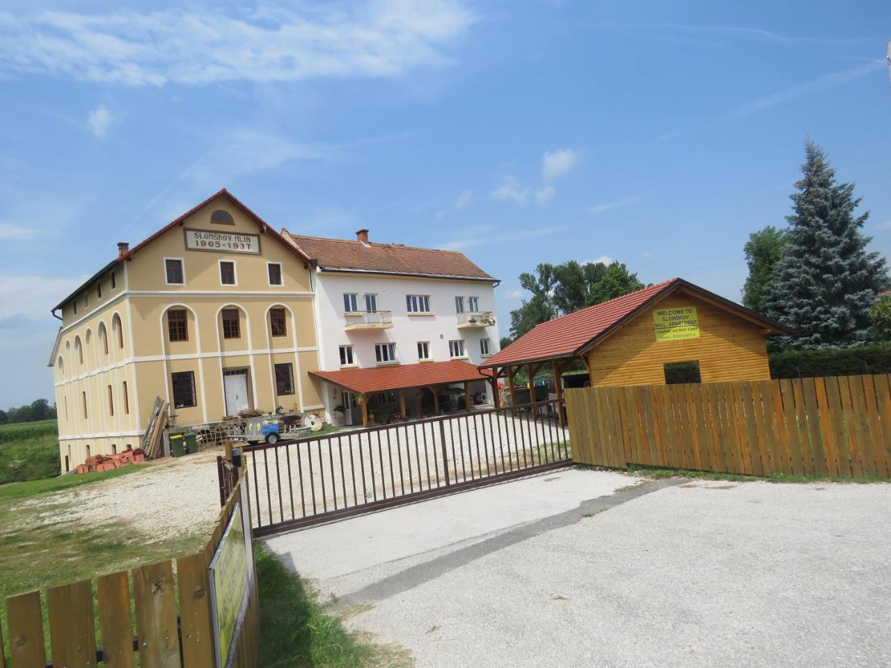 Mill House Apartment And Camping ليوتومير المظهر الخارجي الصورة