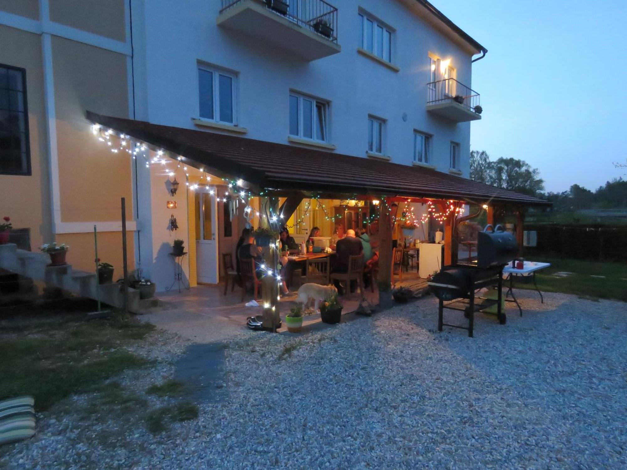 Mill House Apartment And Camping ليوتومير المظهر الخارجي الصورة